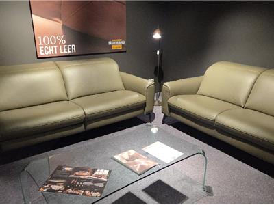 Lederland BREDA Showroommodel Harry   2,5 met 1 relax  en 2 zit vast